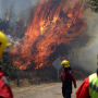 Vatrogasci u šumskom požaru u gradu Floride u Biobio egion Čilea
