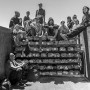 Fotografija prikazuje porodicu De Coto kako pozira na bordu na putu ka Huarezu i snimljena je samo tri dana prije isteka mjera u vezi sa COVID, a koje su omogućavale deportaciju migranata bez razmatranja zahtjeva za azil. Od 2020. godine preko dva miliona migranata je protjerano na taj način. 