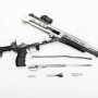 Na fotografiji se jasno vide gornji i donji sklop dvodijelnog sanduka nove puške AKV 521