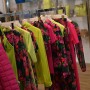 Kolekcija vibrantnih boja, udobne ljetne haljine, suknje i bluze cvjetnog uzorka