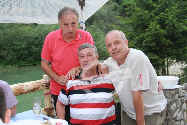 Nebojša Radmanović,  sa Miodragom Stokanićem Ćikom, Beograđaninom koji tradicionalno prisustvuje ugarskim druženjima, i Muhamedom Ibrahimbegovićem Fišerom, proslavljenim fudbalerom Borca