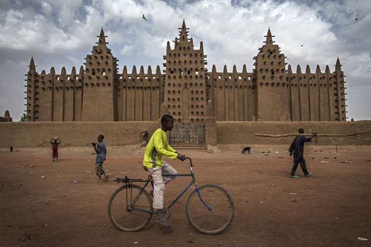 Velika džamija u Đeneu na Maliju, jedna od najpoznatijih znamenitosti u Africi pod zaštitom Uneska.

