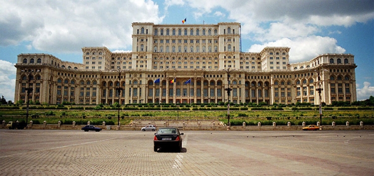 Zgrada parlamenta u Bukureštu u Rumuniji. To je vjerovatno najveća zgrada civilne uprave na svijetu.

