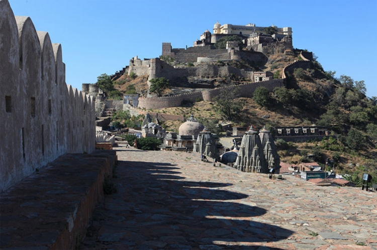 Kumbhalgarh tvrđava, tvrđava u Radžahsthanu u Indiji.