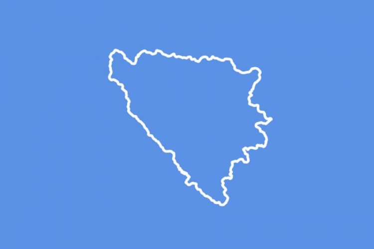 Treći prijedlog bila je zastava svijetlo plave boje UN-a s obrisima karte Bosne i Hercegovine u sredini. 