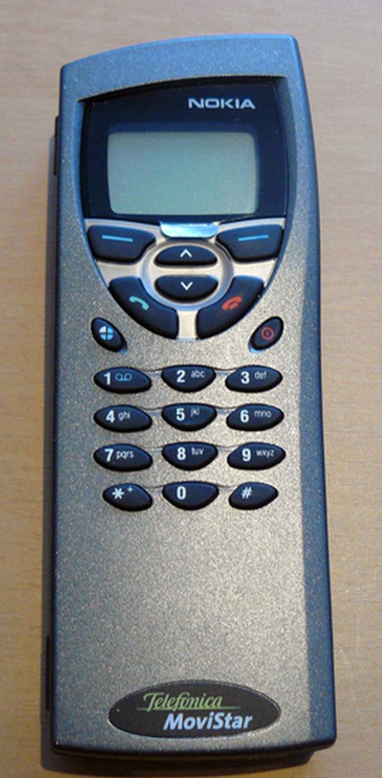1998. godina - Nokia 9110i / Nasljednik Nokie 9000 comunicator, dosta lakši.