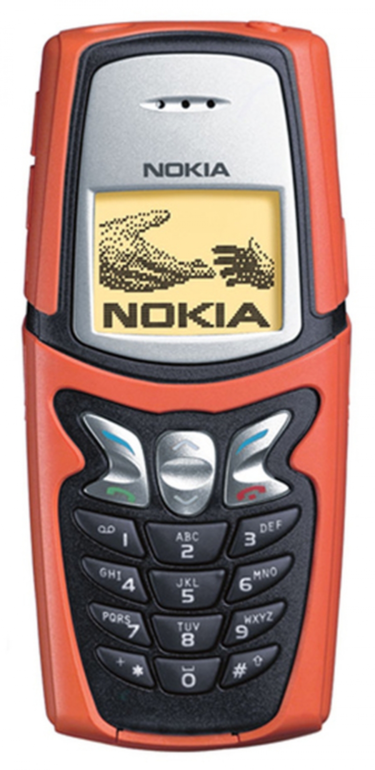 1999. godina - Nokia 5210 / Telefon koji je poznat po svojoj izdržljivosti i oklopu koji se rastavljao na neobičan način.