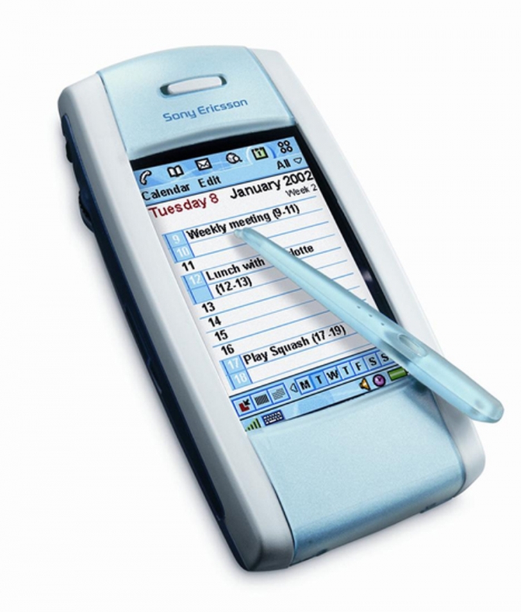 2002. godina - Sony Ericsson P800 / Pametni telefon sa ekranom osjetljivim na dodir i do 128mb memorije.
