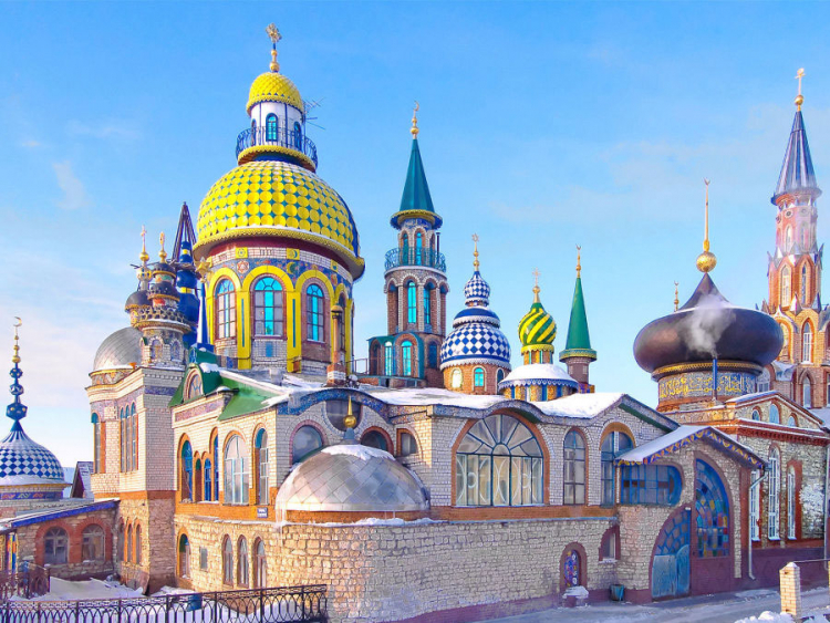 Hram svih religija ili Univerzalni hram u Kazanju, prestonici Republike Tatarstan u Rusiji. Trenutno se nalazi u fazi izgradnje, koju je 1994. započeo lokalni filantrop Ildar Hanov. Imaće 16 kupola, koje će simbolizovati 16 velikih svjetskih religija, 