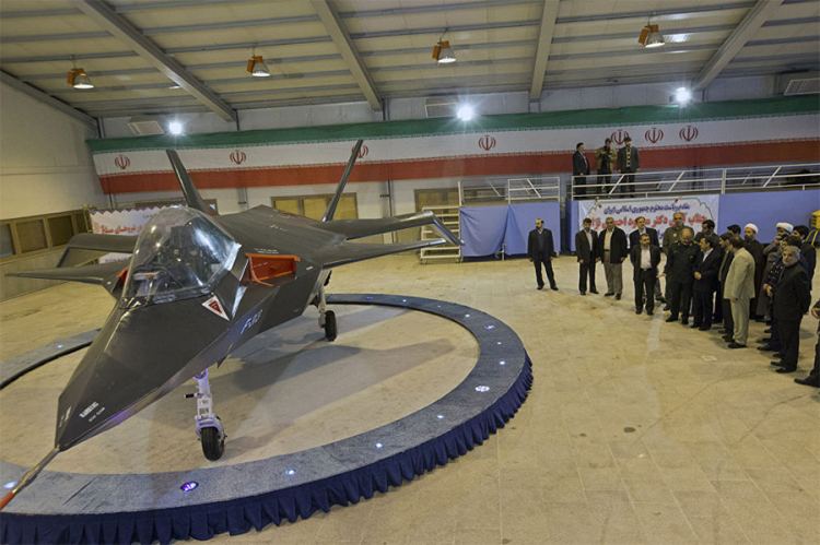 Iranski borbeni avion „Kaher 313“ otkriven je 2013. godine. Prema zvaničnim informacijama, poseduje stelt tehnologiju