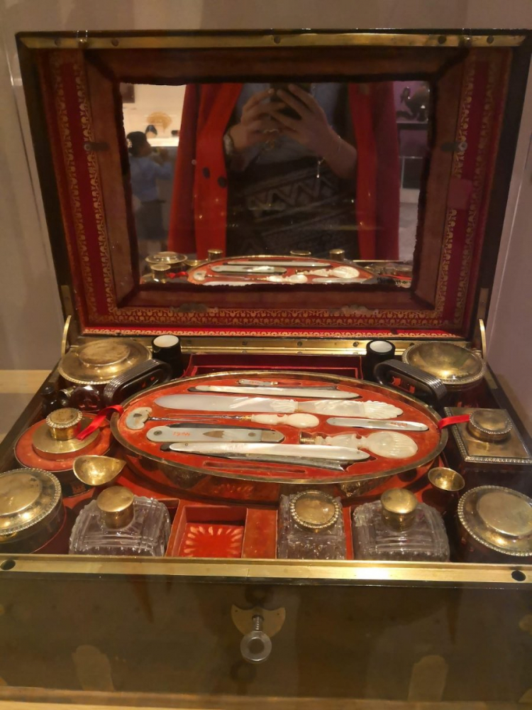 Ukrasni mali kovčeg za dame iz postavke u Nacionalnom muzeju revolucije