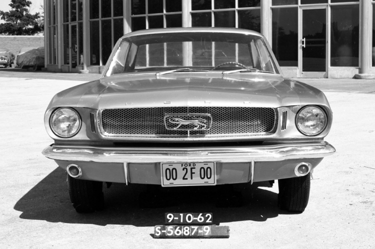 Ford Mustang je lako mogao biti – Cougar