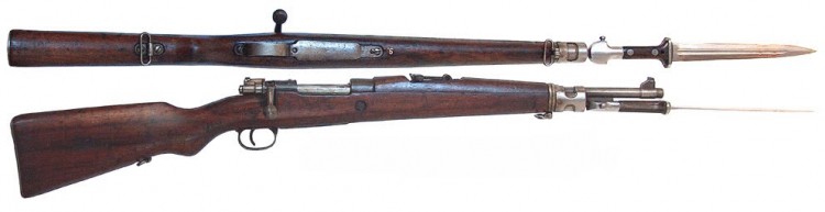 Četnički karabin M.1924 sa pripadajućim jurišnim dvosjeklim nožem-bajonetom - ovo oružje razvijeno je za specijalne (jurišne) jedinice Kraljevine Jugoslavije