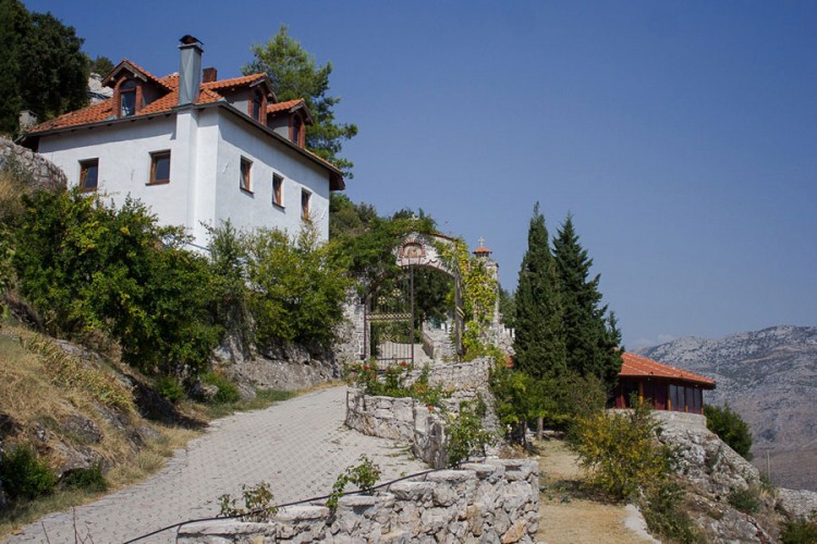 Manastir Zavala