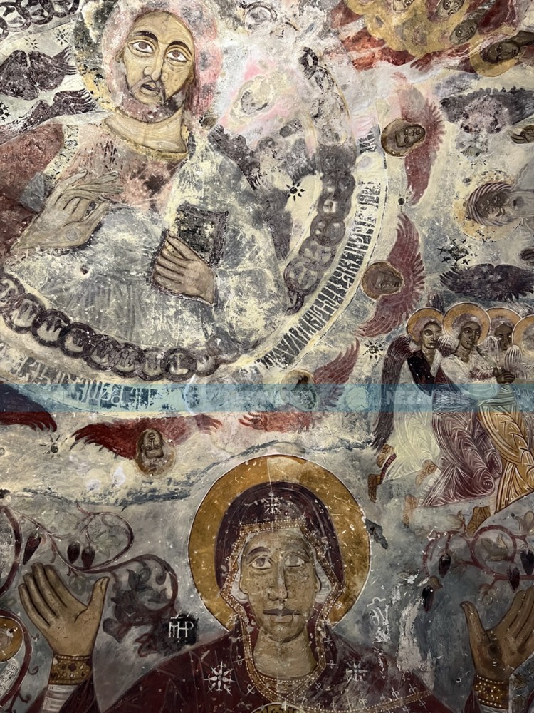 Freske na stropu pećinske crkve 