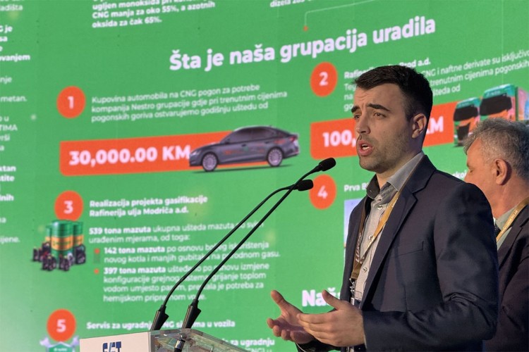 Ustupljena fotografija Ustupljena fotografija